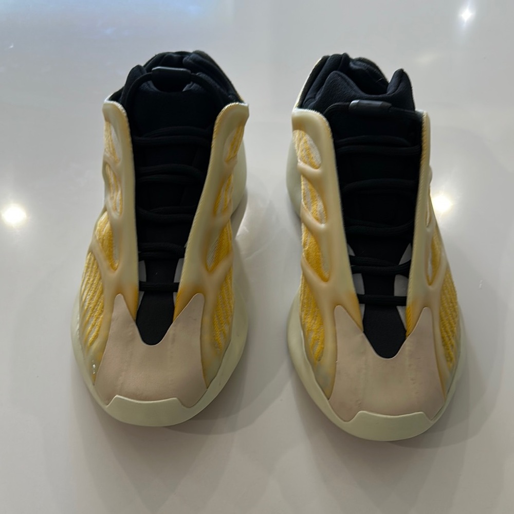 Yeezy 700 v3 mono safflower